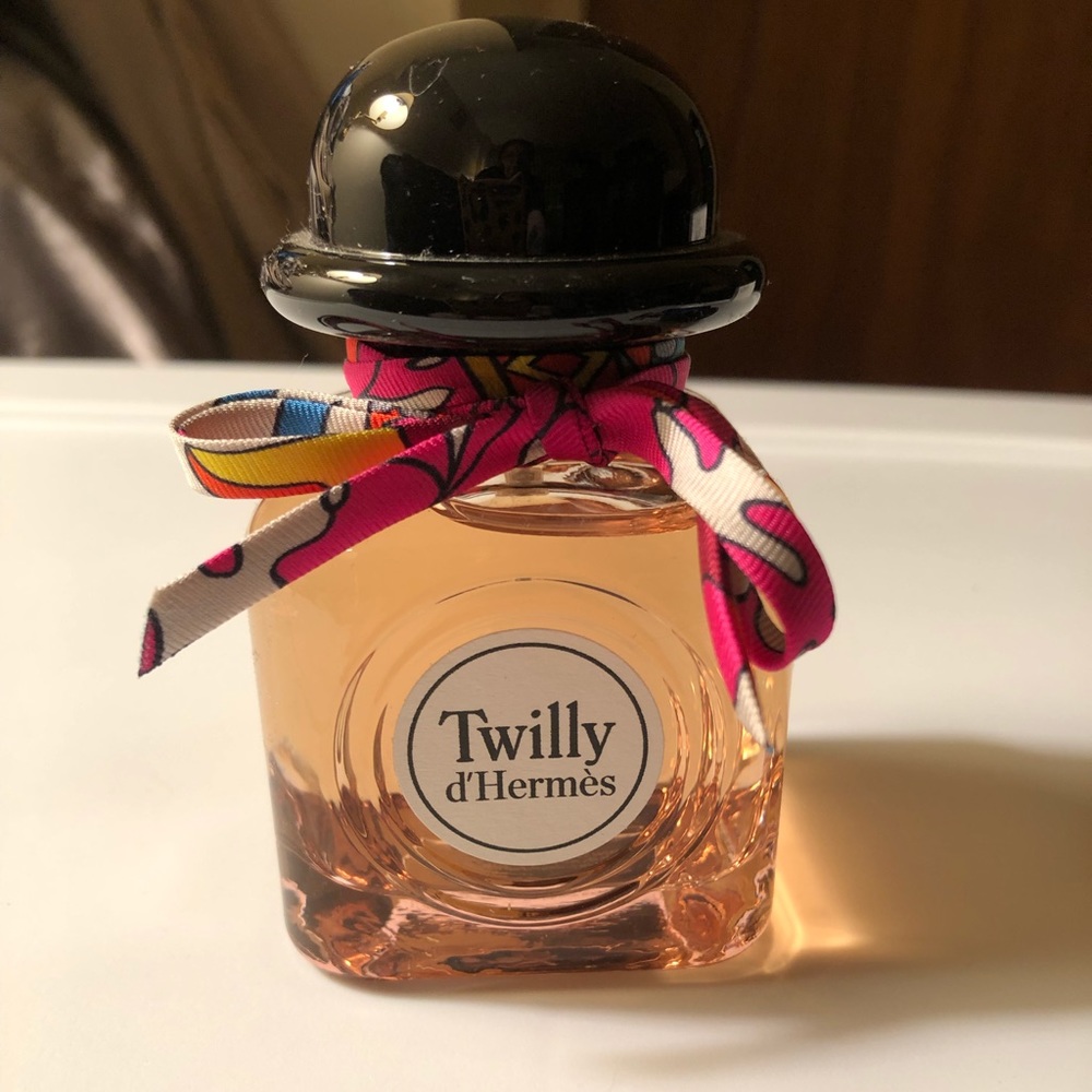 Twilly d’Hermes Eau DE PARFUM. This smells fabulous! And it lasts all day
